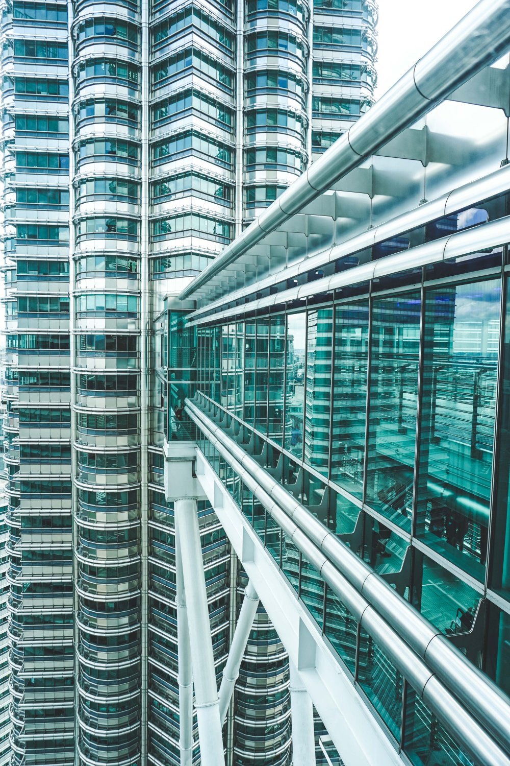 Hur många windows finns i Petronas Towers?