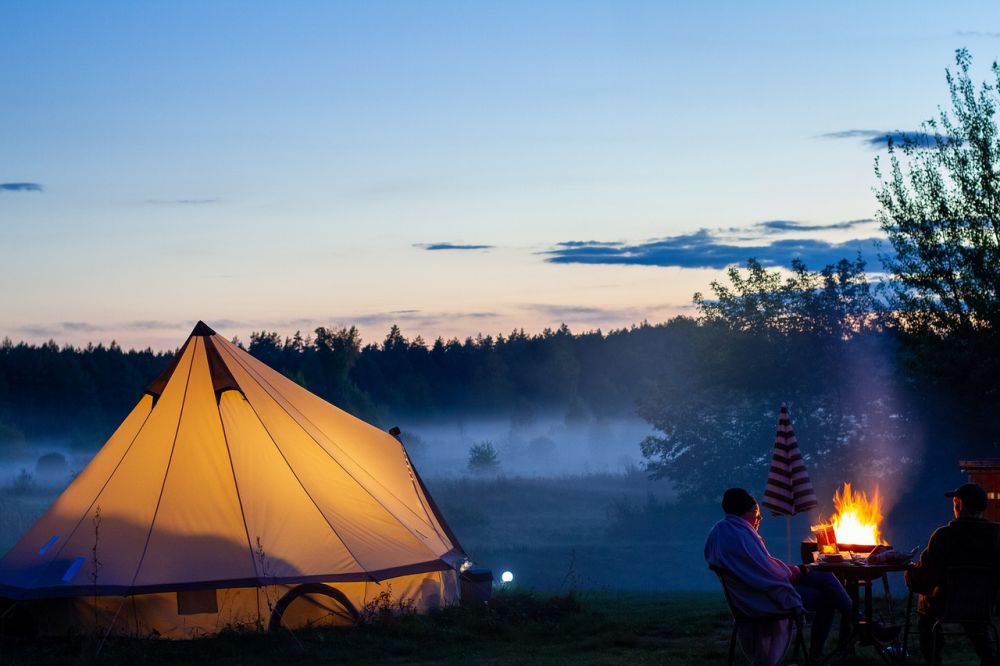 Upptäck glamping i Sverige: den perfekta semestern för naturälskare